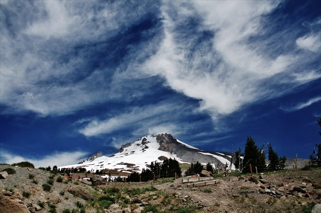 Mt. Hood v oblakoch...