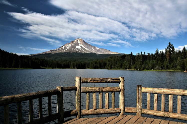 Výhľad na  Mount Hood z  rozhľadne...