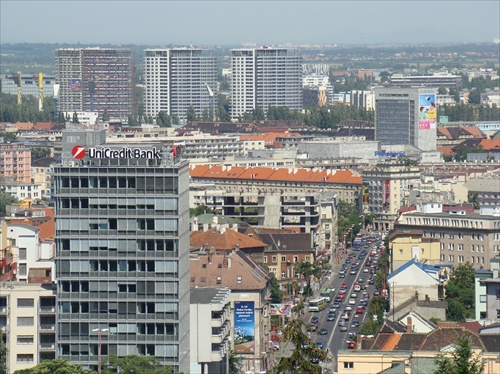 UniCredit, Tri veže, Šancová, autíčka