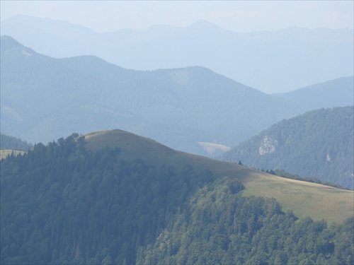 Za tromi horami a dolami