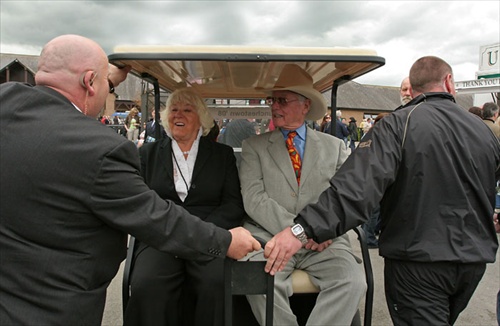 Larry Hagman a jeho zena