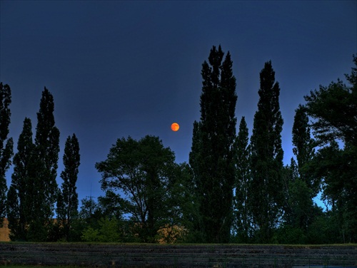 Noc nad šdadiónom...