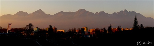 podvečerné Tatry z Popradu